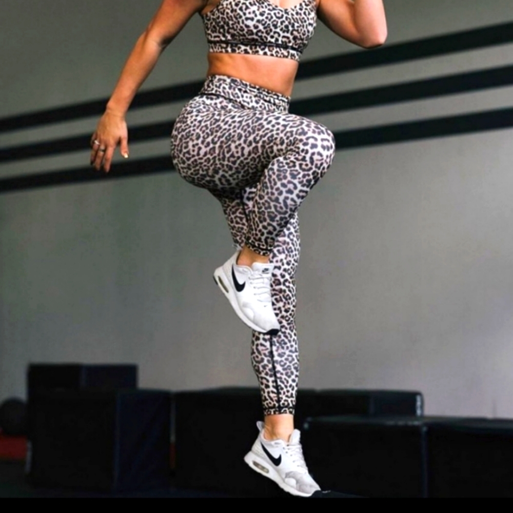 Leopard print leggings